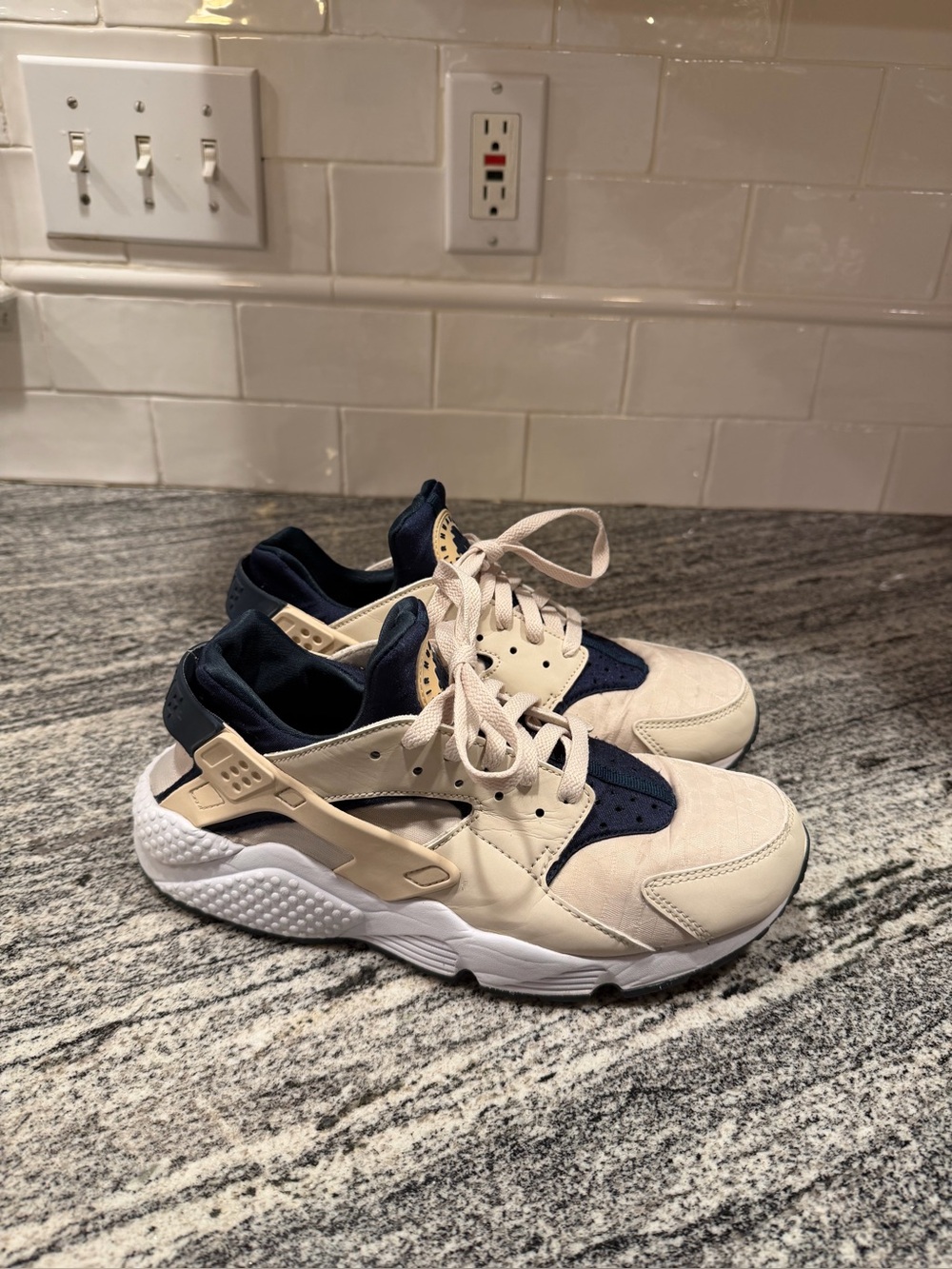 Women’s Nike Air Huarache Run Orewood Brown 634835-114 Size 9.5